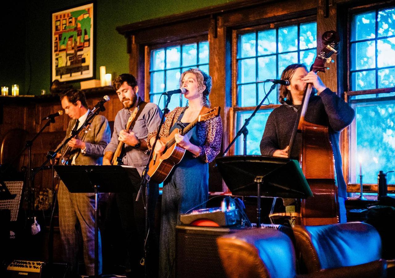 Apple Tree Inn Lenox Luaran gambar