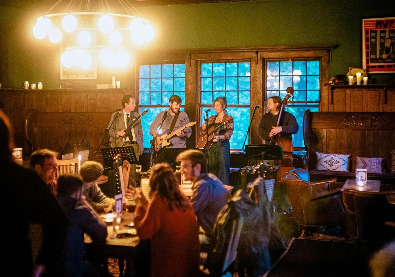 Apple Tree Inn Lenox Luaran gambar